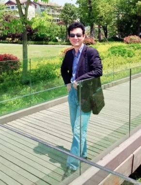张丹老师的官方个人照片